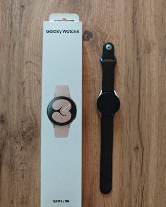 Samsung Galaxy Watch4 Rosa + cinturino nero