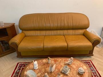Arredamento classico da soggiorno/salotto in legno