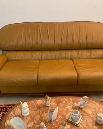 Arredamento classico da soggiorno/salotto in legno