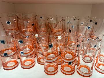 Servizio di piatti e bicchieri