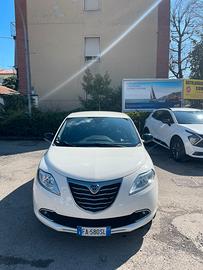 New Ypsilon 5 porte del 2015