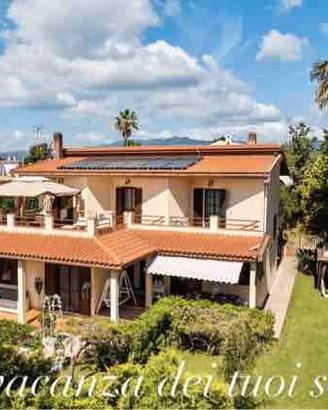 Villa Ro seaview 10 mt from the beah