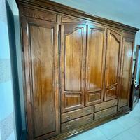 Armadio in legno di castagno