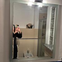 Specchio con cornice vetro con luce integrata