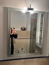 Specchio con cornice vetro con luce integrata