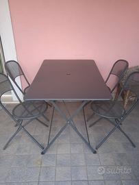 Tavolo da giardino con 4 sedie