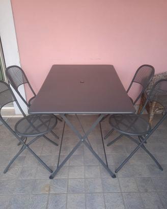 Tavolo da giardino con 4 sedie