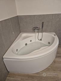 Vasca idromassaggio angolare