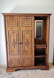 Armadio vintage in legno massello con specchio