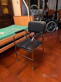 Sedia comoda imbottita con braccioli