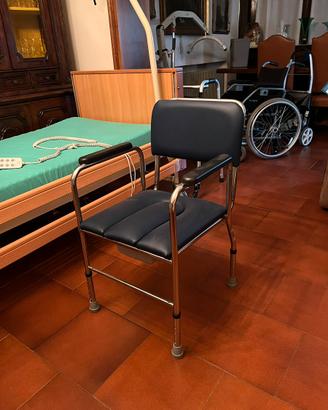 Sedia comoda imbottita con braccioli