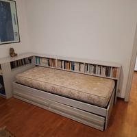 Cameretta completa con due letti