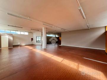 CAPANNONE A BANCHETTE