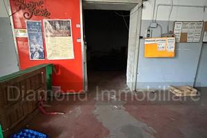 Locale commerciale e deposito ad Aci Catena