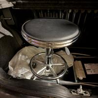 Sgabello con ruote regolabile