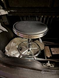 Sgabello con ruote regolabile