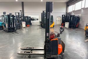 TRANSPALLET COMMISSIONATORE ELETTRICO TOYOTA CON P