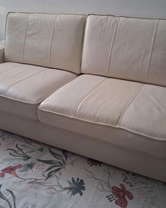 divano tre posti in pelle bianco