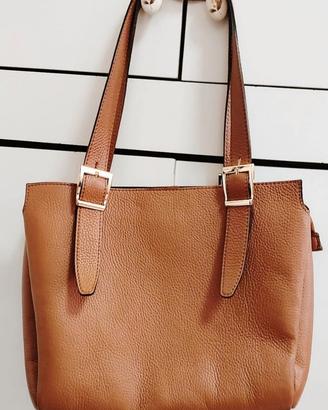 Borsa da donna Vera pelle color cuoio firmata.