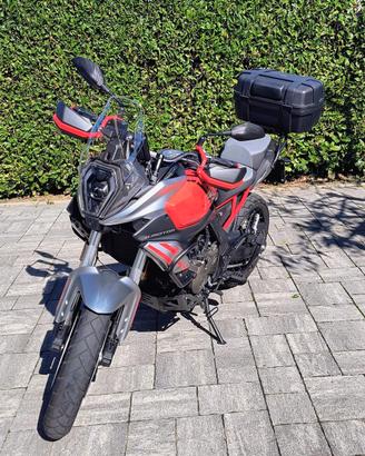 QJ Motor SRT 600 SX (2025) – 4.000 km + Bauletto