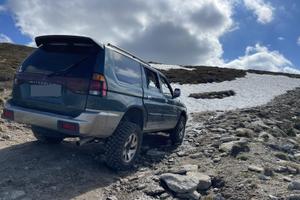 Pajero Sport 2.5 td GLS