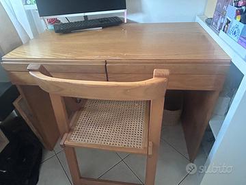Scrivania con sedia