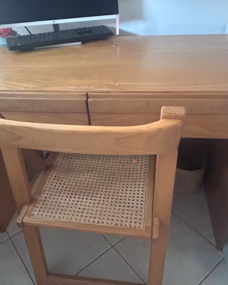 Scrivania con sedia
