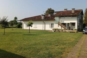 CASA SINGOLA IMMERSA NEL VERDE - UNA VERA OASI ...