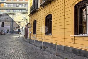 NEGOZIO A NAPOLI