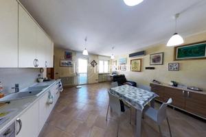 QUADRILOCALE RISTRUTTURATO CON BOX
