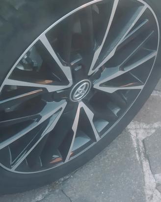 Cerchi 18”, gomme M+S ORIGINALI TOYOTA YARIS CROSS