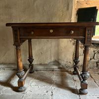 Tavolo Vintage in legno massello intarsiato