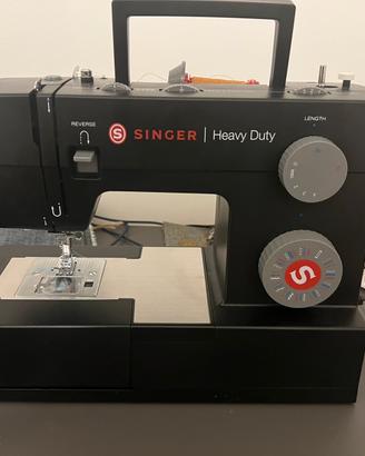 Singer heavy duty 4432 macchina per cucire black