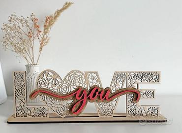 Scritta LOVE YOU in legno
