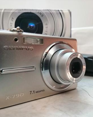 Fotocamera digitale compatta Olympus X790.