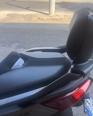 Schienale passeggero con cuscino e staffa per Xmax