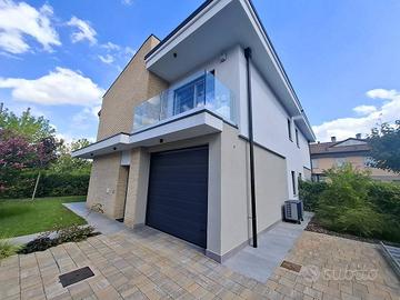 Villa di 154 m² con 4 locali e box auto a Parma