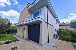 Villa di 154 m² con 4 locali e box auto a Parma