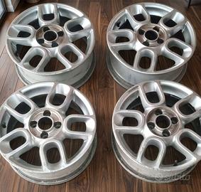 Set di 4 Cerchi in lega Misura R 15