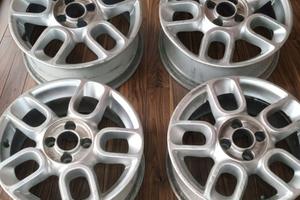 Set di 4 Cerchi in lega Misura R 15