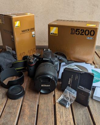 Nikon D5200 con obiettivo 18-105
