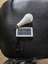 lanterna con lampadina solare