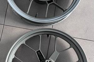 Aprilia RS 125 Cerchio anteriore e posteriore