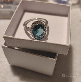 anello con pietra 