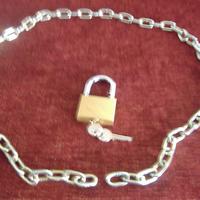 Catena con lucchetto