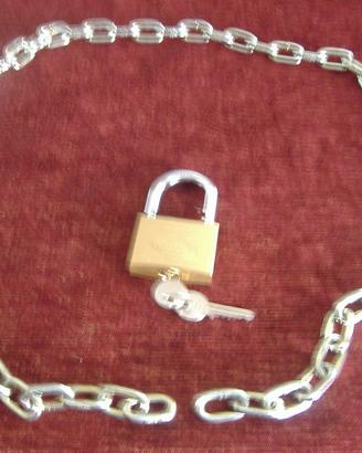 Catena con lucchetto