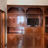 Mobile soggiorno classico in legno con vetrina