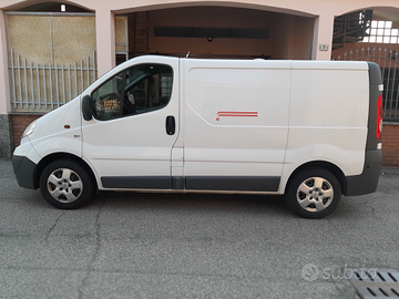 Opel Vivaro tre posti