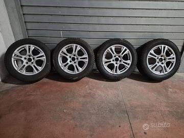 Treno 4 Gomme Complete 215/60 R17 Nokian Snowproof