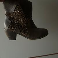 Stivali texani con stella borchie